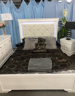 QUEEN BED SET