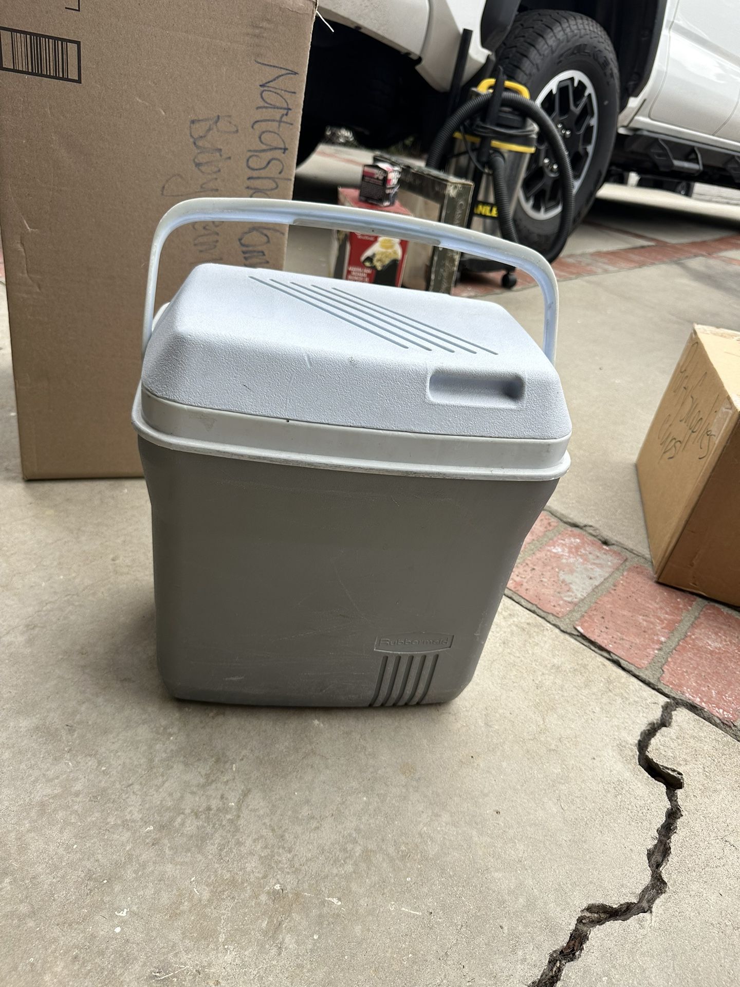 Rubbermaid Personal Cooler