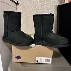 UGG® Classic II Boot - Kid- Black