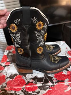 Cowboy boots women size 8, Sunflower cute design