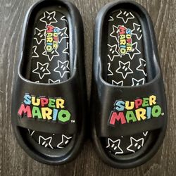 NEW NINTENDO SUPER MARIO SANDALS SIZE 7