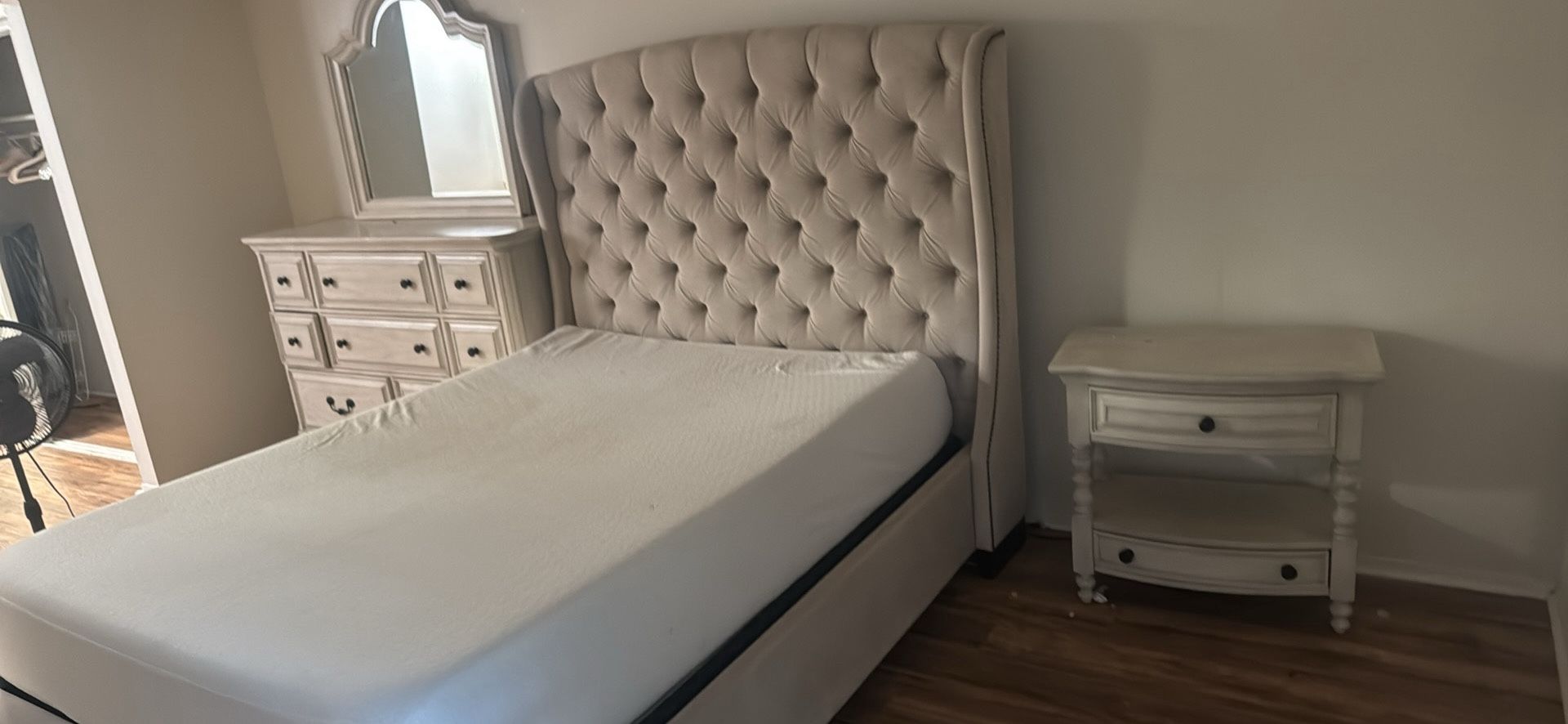 Bedroom Set - Queen Bedframe, Mattress, Storage Ottoman, Dresser With Mirror And Matching Nightstand
