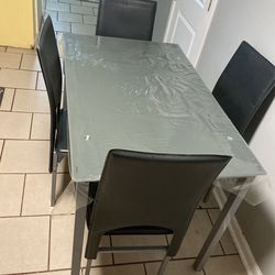 4 Chairs Glass Gray Dining Table  Great Conditions