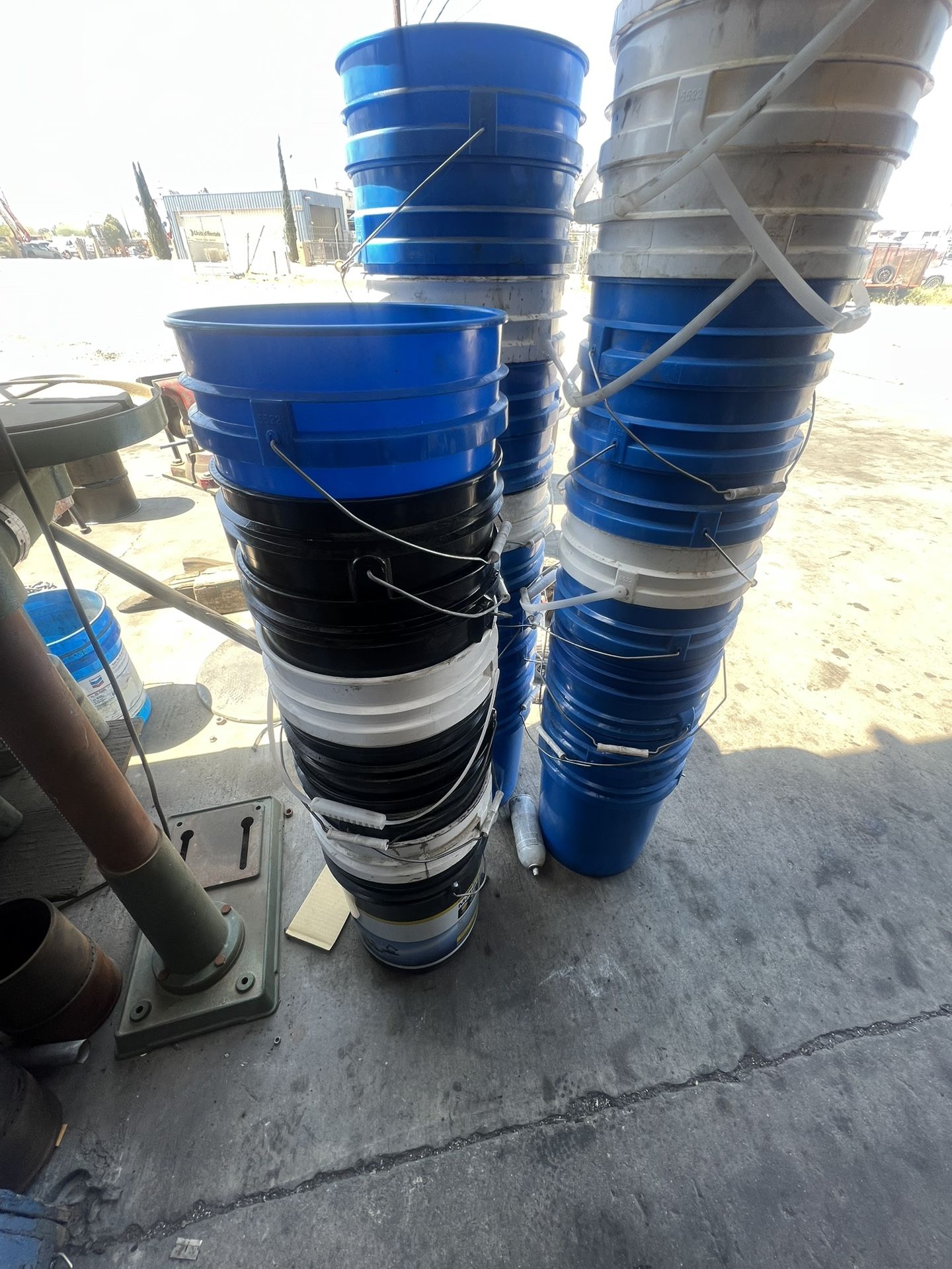 FREE BUCKETS for Sale in Hesperia, CA OfferUp