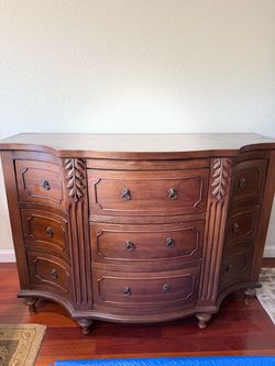 *** Beautiful dresser, side buffet ***