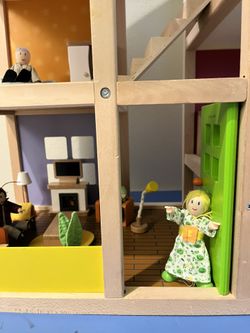 All Seasons Kids Wooden Dollhouse by Hape | Award Winning 3 Story Dolls  House Toy with Furniture, Accessories, Movable Stairs and Reversible Season