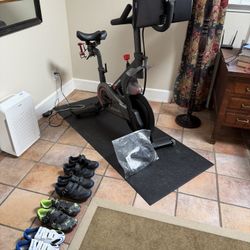 Peloton Bike Set 