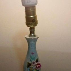VINTAGE PORCELAIN PORTABLE LAMP 12"