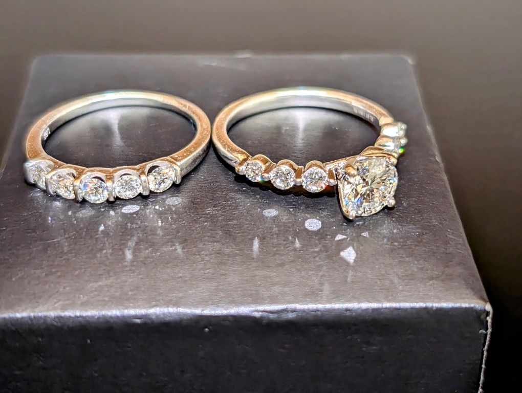 Pre-owned beautiful wedding set