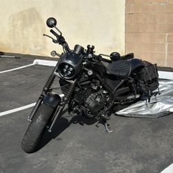 2025 Honda Rebel 500 ABS – Fully Loaded – Like New – Saddle Bags, Cowl, 12V
