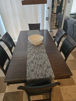 Like New Dinning Room Table Set