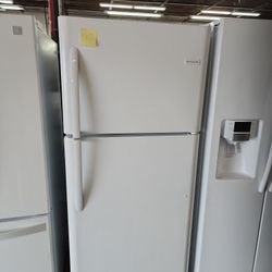 Frigidaire White New Scratch And Dent 20cf Top Freezer Fridge 