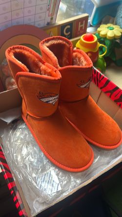 Women boots size 8 orange color brand new