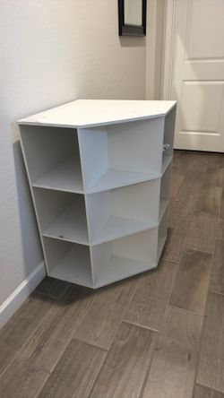 Corner closet organizer
