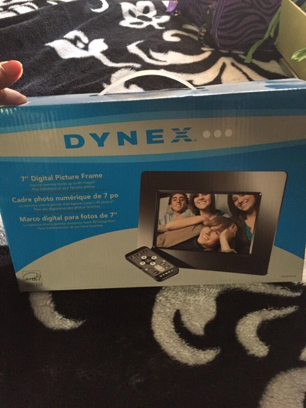 Dynex 7'' digital picture frame