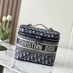 Travel Vanity bag large blue embroidery 