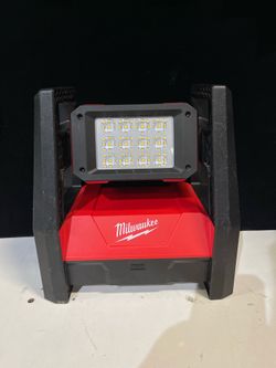 Milwaukee 2360-20 M18 ROVER 3000-Lumen LED Flood Light (Bare Tool)