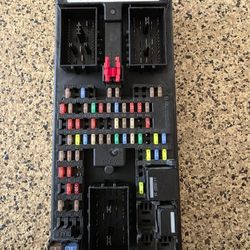 2014-2016 Land Rover LR4 Fuse Box Control Module