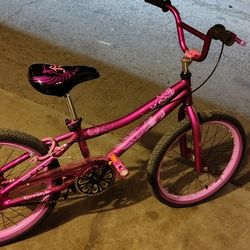Girls 20 inch bike 
Really good condition