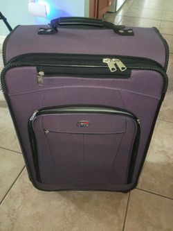 New American Tourister Carry On 21" X 14"