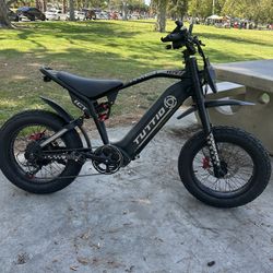 E-bike Tuttio Only 90 Miles NO TRADES!