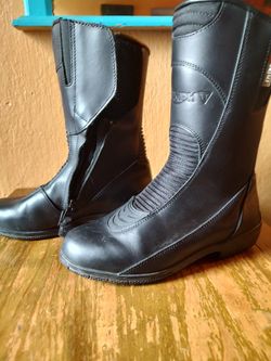 Women's Triumph Black Leather Boots Size 7
