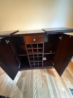 Wine cabinet