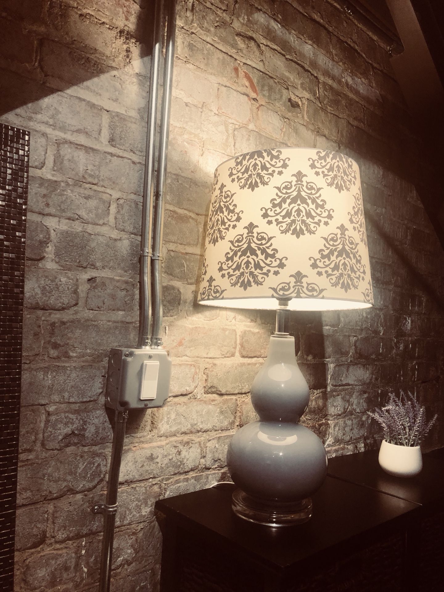 LUXURY LAVENDER STYLISH LAMP WITH LAVENDER ACCESSORY!!!!💜💟💜💟🖤💡⚡️