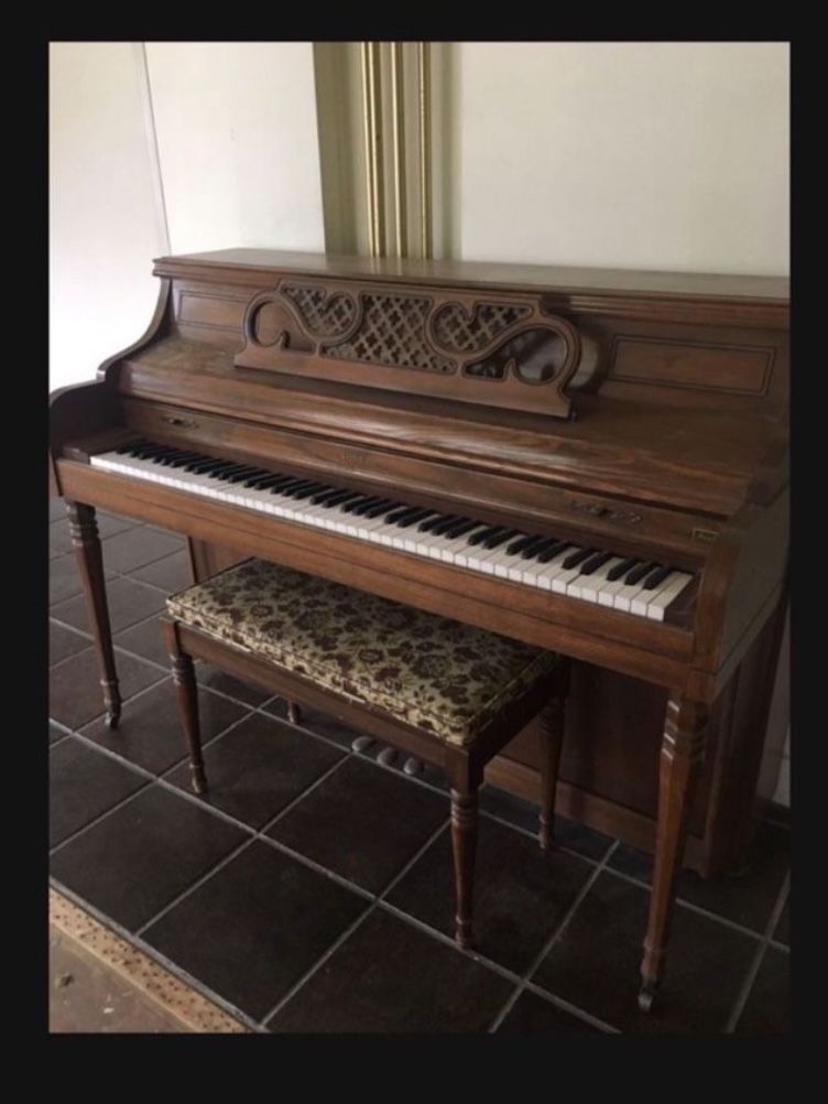 Vintage Artist Console Upright Piano 🎹