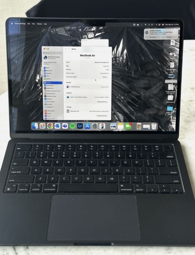 Macbook Air 2022 M2 (500gb) With Extras