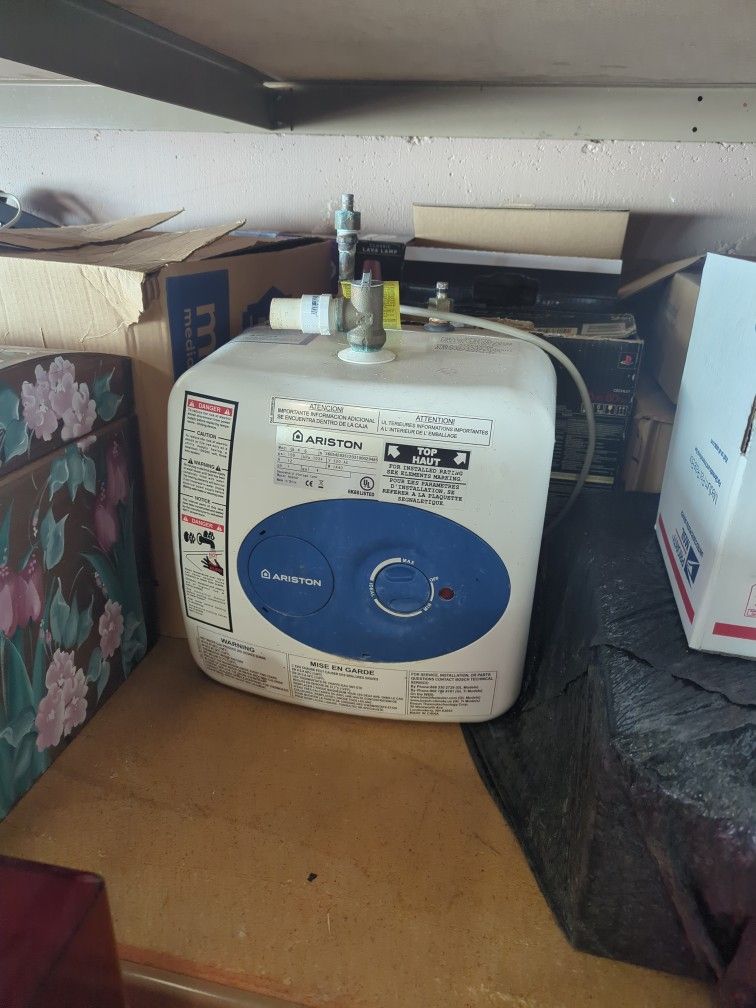 Ariston GL 4 S Water Heater For Small Shower/sink/washer 120v Electric 4 Gallons