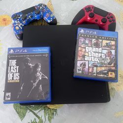 PS4  Comes With 2 Games 