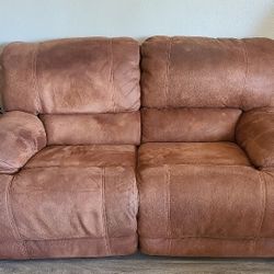 Reclining loveseat. Extremely comfortable 