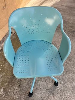 Silla de metal.