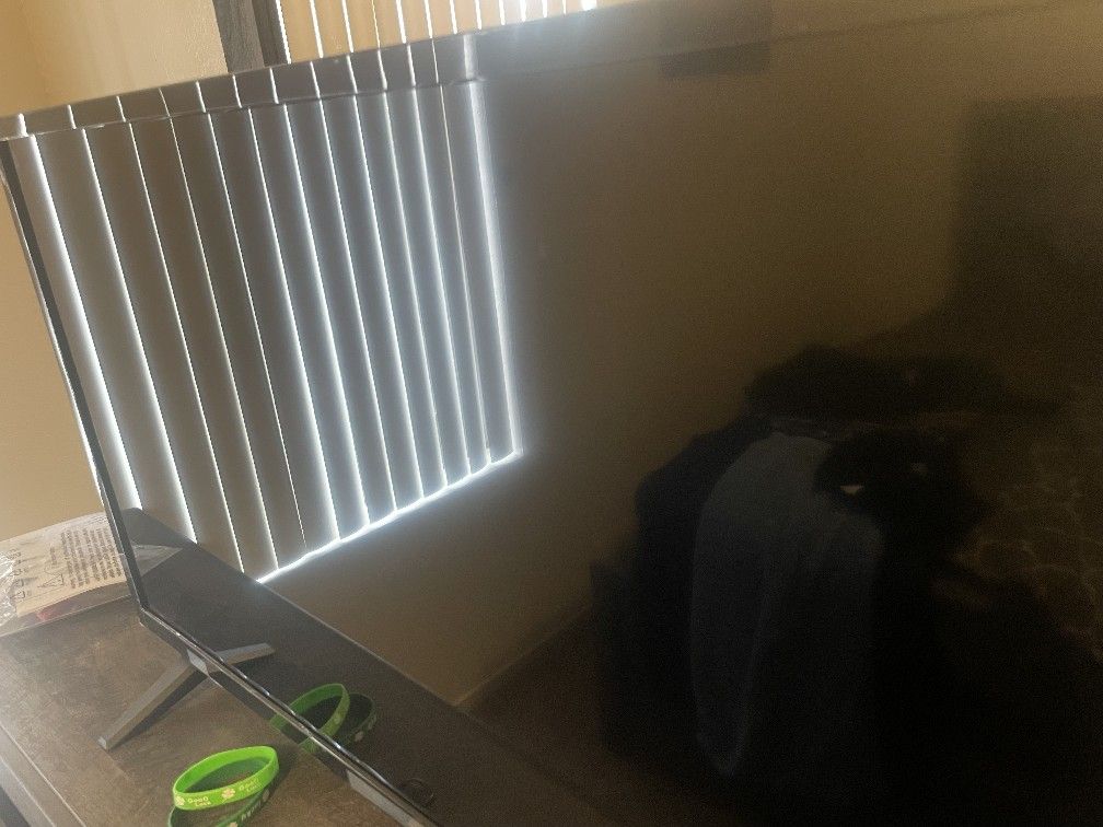 32 Inch Tv W/ Remote