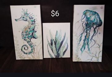 3 wall hangings/ Canvas