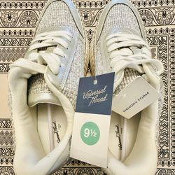 Sneakers casual athletic style 