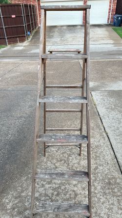 6’ Wood Ladder (Step up for 4’)