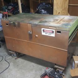 Knack box on heavy duty castors