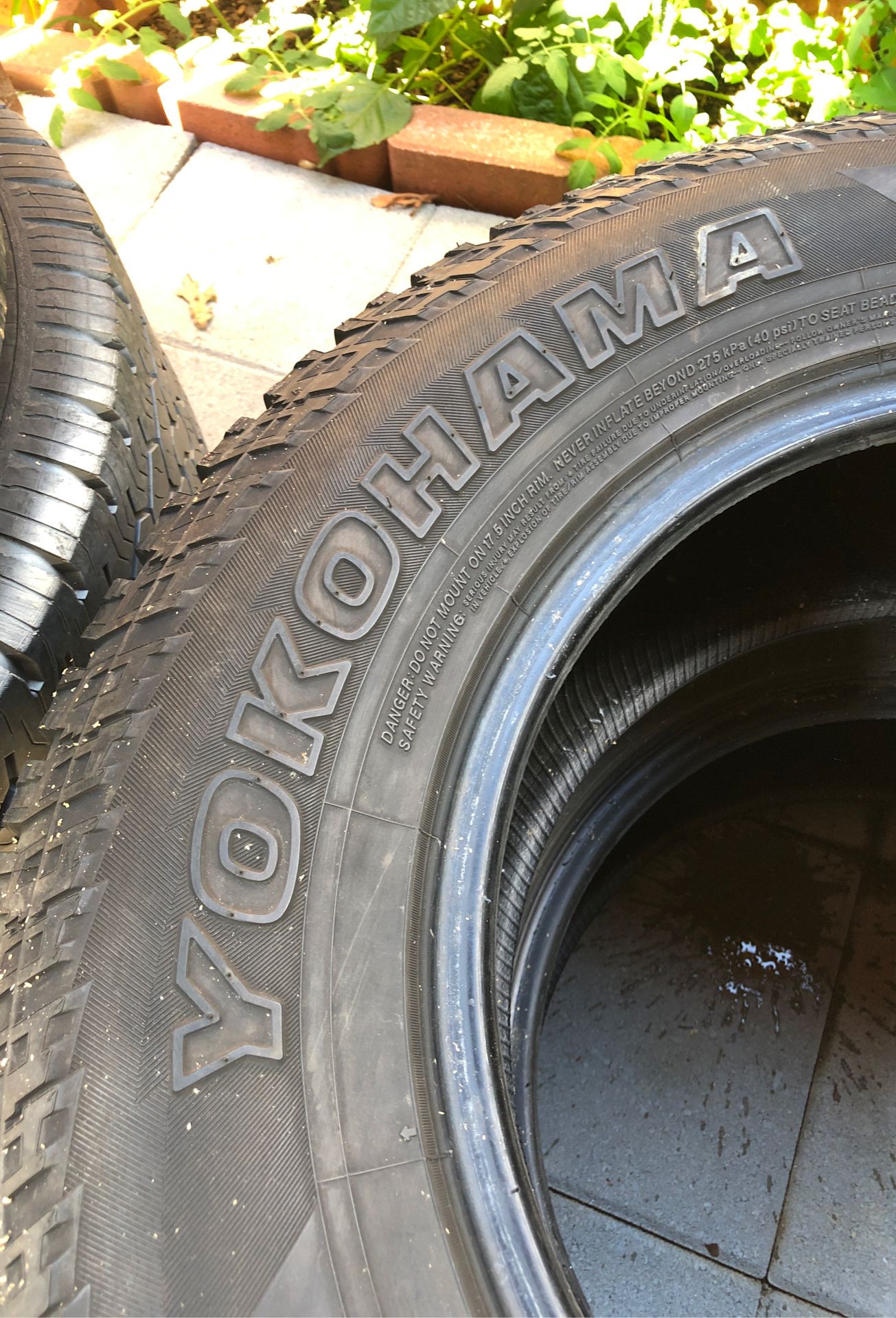 Truck tires good condition 6 tires ,,,,free