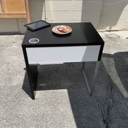 Desk $15 🍀🎁🎈