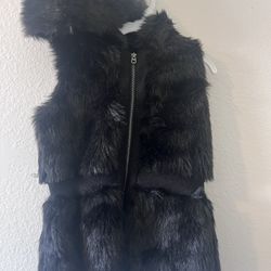 Vest with black fur for girls 6 years old