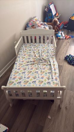 Toddler bed