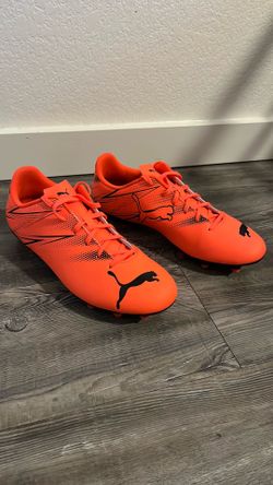 Puma Soccer Cleats/Shoes - Size 9.5