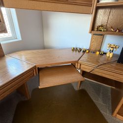Corner Desk Excelent Condition