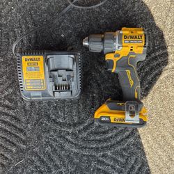 Dewalt drill 20 V with battery and charger