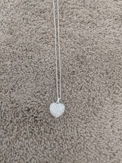 Silver necklace w/ heart pendant