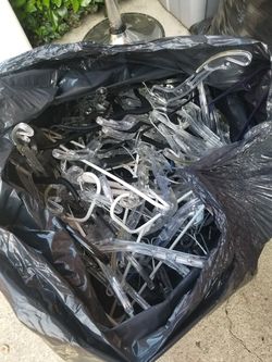 Tengo una bolsa de ganchos para la ropa