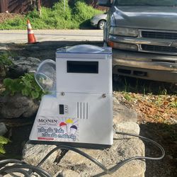 Little Snowie Shaved Ice Machine BBJ-0061 NICE!!