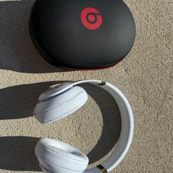 Beats Studio 3 White Color 